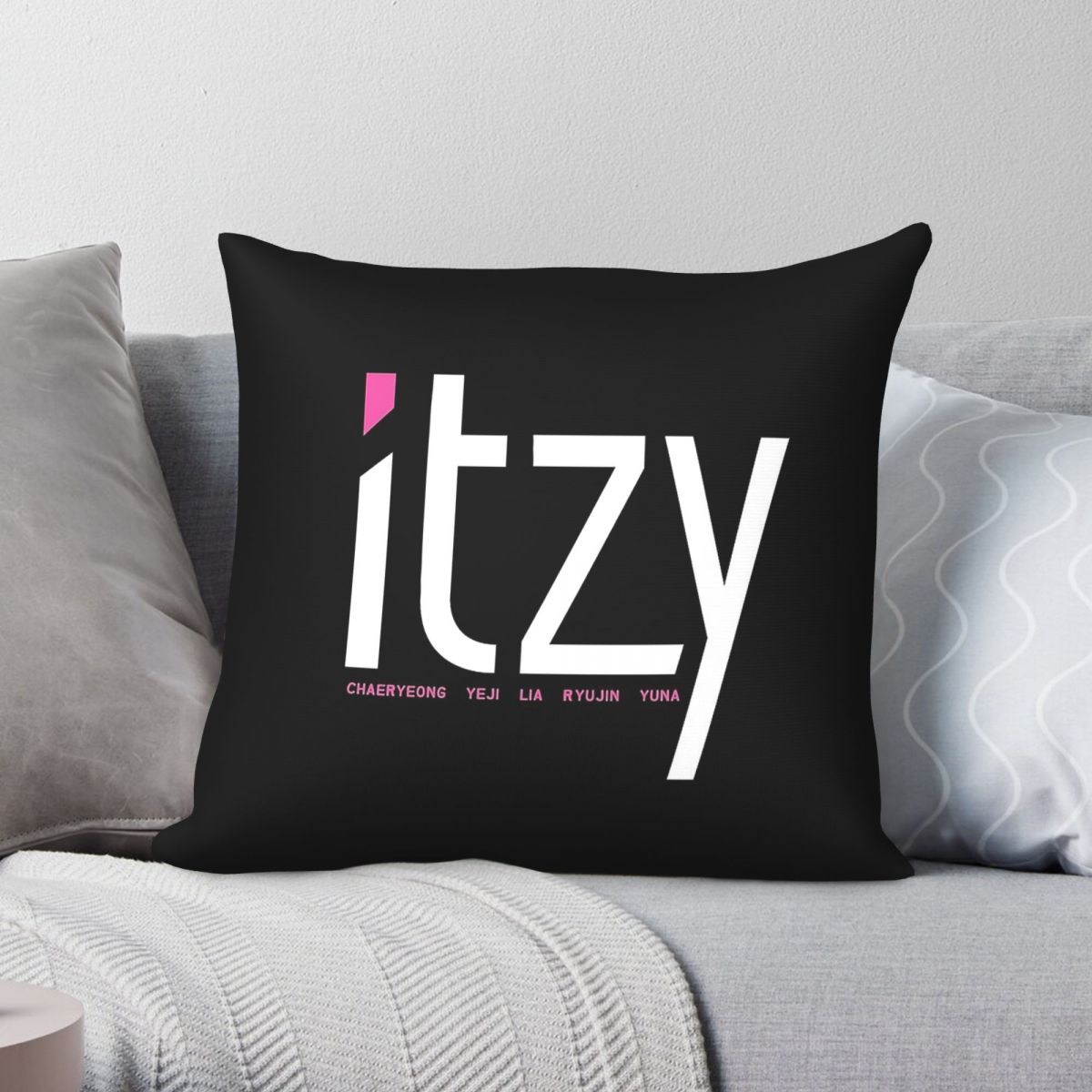 Itzy Band Dalla Dalla Square P - Home Decor Dallas review and price